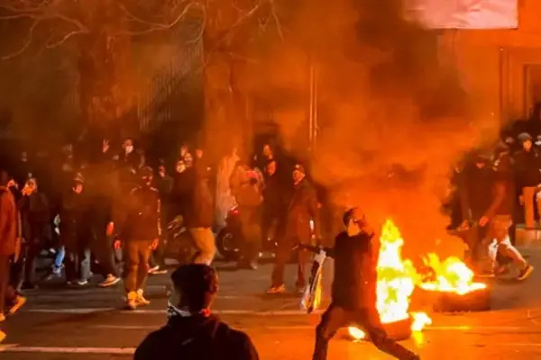 Activistas citados por la prensa internacional dijeron que el número de muertos por las protestas en Irán ascendió a por lo menos 2,571