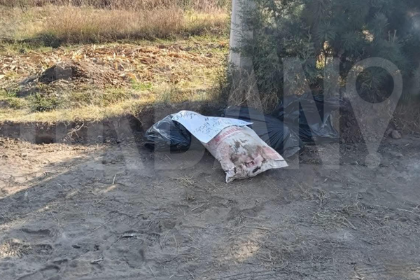 Abandonan cadáver con narcomensaje en límites de Santa Rita Tlahuapan y San Salvador El Verde