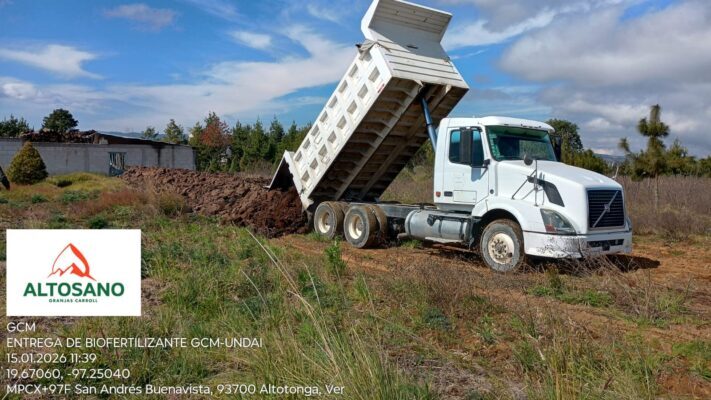 Altosano Granjas Carroll fortalece agricultura sustentable en Atzalan; dona más de 100 toneladas de biofertilizante orgánico