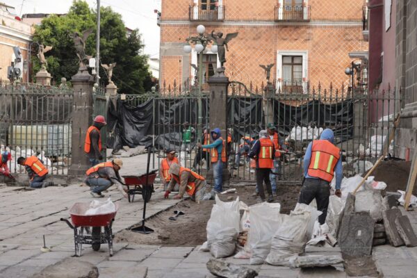 Secretaría de Infraestructura interviene la plancha del atrio de Catedral de Puebla, y sus instalaciones pluviales y de iluminación