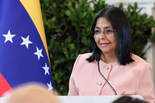 Ordena Tribunal Supremo de Venezuela que Delcy Rodríguez, cercana a Madura, asuma como presidenta interina