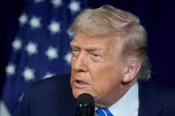 Donald Trump descartó que la captura de Maduro y su esposa sea un mensaje dirigido a México, pero pidió "hacer algo" contra los cárteles