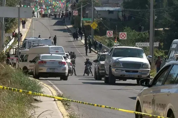 Los cuerpos embolsados se localizaron a la altura del puente denominado "El Muerto" de la localidad de San Miguel Espejo de Puebla capital