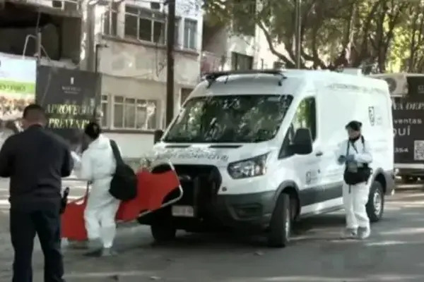 La alcaldía Benito Juárez en CDMX informó que un hombre de 60 años falleció la mañana de este viernes mientras evacuaba un edificio
