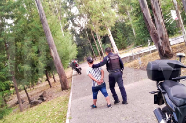 Policía Turística detiene a joven que asaltó a mujer en parque Teleférico de la zona de Los Fuertes