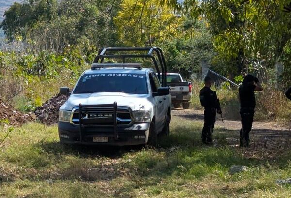 Localizan tres cadáveres con huellas extremas de violencia en el municipio de Tepemaxalco