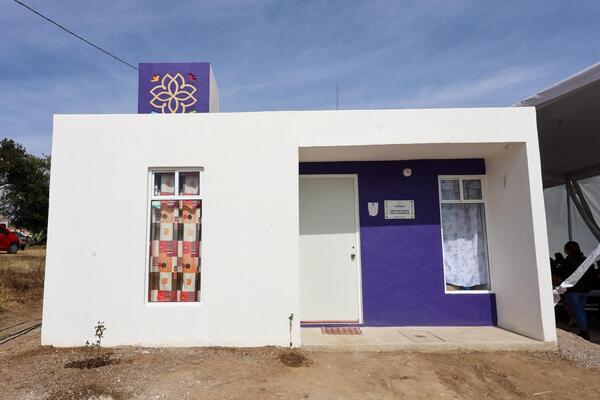 Gobierno de Tlaxcala entrega unidades básicas de vivienda, cuartos dormitorio y baños en Xaloztoc