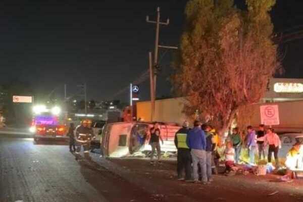 Un adulto y un menor mueren por volcadura sobre la autopista México-Puebla