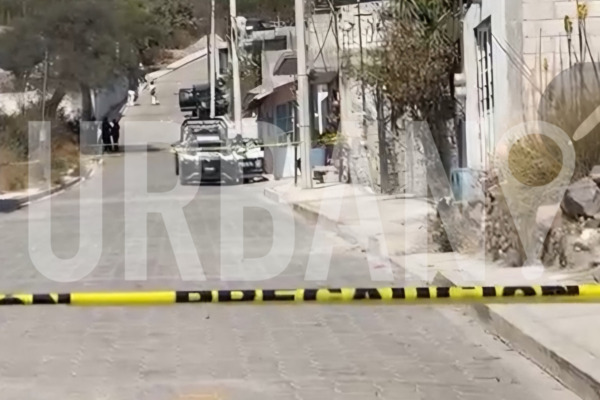 Un hombre que portaba chaleco táctico, murió tras un enfrentamiento armado en el barrio San Sebastián del municipio de Tecamachalco