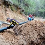 La dignificación de la línea de agua potable en la junta auxiliar de Santiago Coltzingo, es parte del Programa de Obra Comunitaria