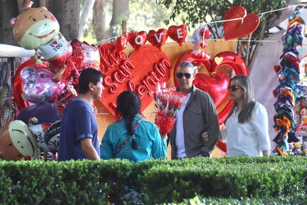 Comerciantes del Centro Histórico de Puebla reportan alza de 30% en ventas tras Día de San Valentín