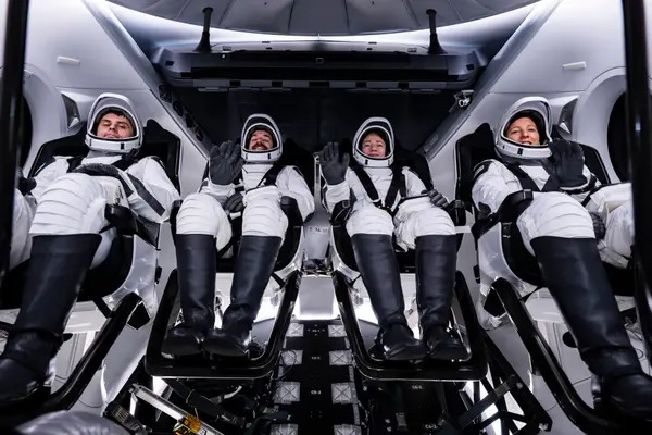 SpaceX lanzó a los astronautas sustitutos lo antes posible a pedido de la NASA, se espera que su misión dure entre ocho y nueve meses