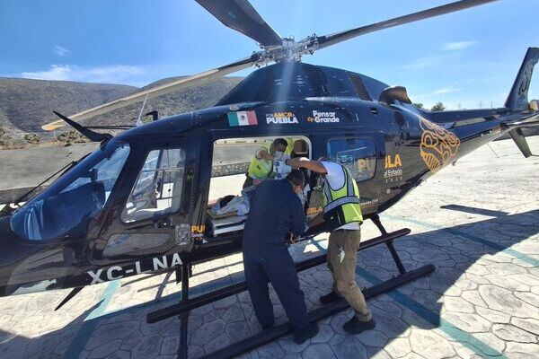 Una niña de ocho años fue trasladada de emergencia vía aérea desde Tecamachalco a Tlaxcala, para recibir atención médica especializadaUna niña de ocho años fue trasladada de emergencia vía aérea desde Tecamachalco a Tlaxcala, para recibir atención médica especializada