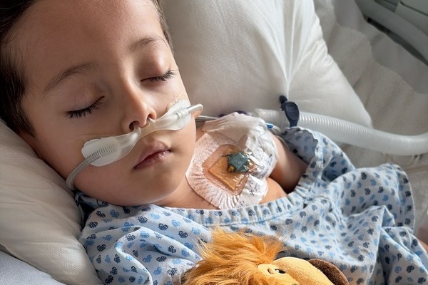 José María o "Chemita" es un niño de Tlaxcalancingo, Puebla, que se encuentra hospitalizado debido a una infección bacteriana grave