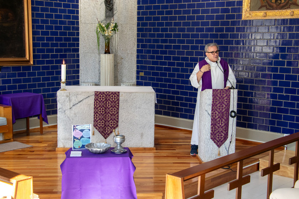 En la IBERO Puebla, el Miércoles de Ceniza se celebra en la Capilla Universitaria, donde en comunidad celebran una homilía