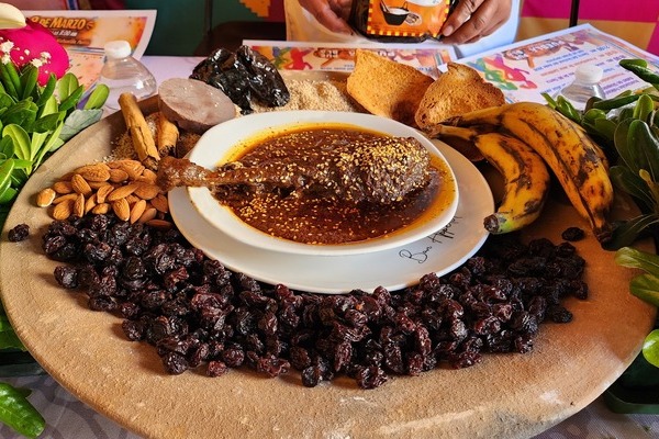 El “4º Festival Cuna del Mole Herencia Miahuateca”, que se llevará a cabo el 8 de marzo próximo frente a la iglesia De Santiago Miahuatlán