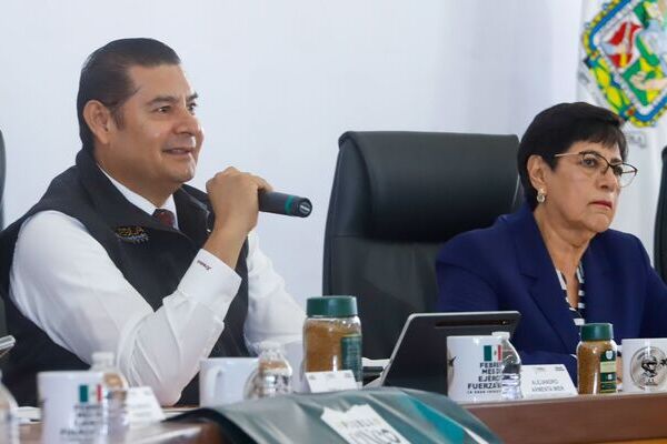 El Gobierno de Puebla mantendrá activos los programas de apoyo a los transportistas para que puedan renovar sus unidades y adquirir créditos