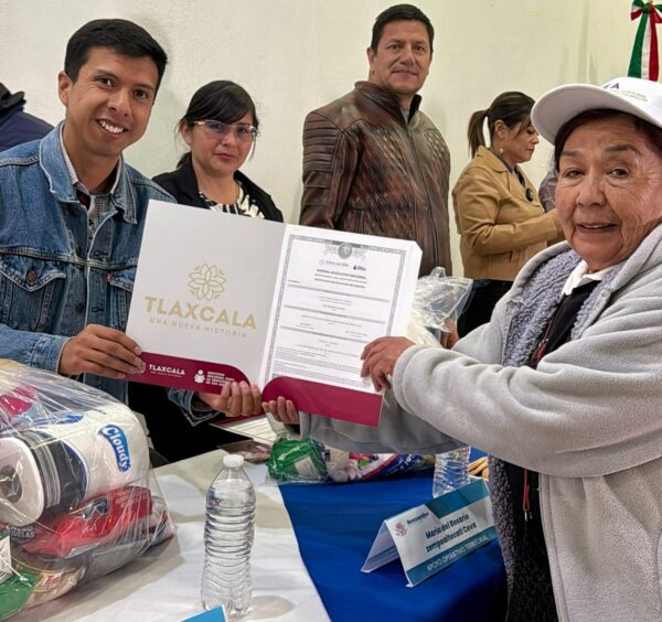 ITEJPA entrega de 30 certificados de educación básica en Nanacamilpa, Tlaxcala