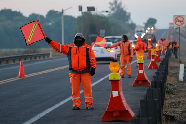 Lorena Cuéllar Cisneros encabezó el inicio de la obra de ampliación de la autopista Tlaxcala–Puebla, proyecto que fortalecerá la conectividad