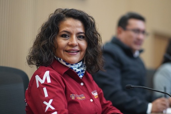 La diputada Azucena Rosas Tapia presentó un exhorto a la Administración del SAT en Puebla para fortalecer atención presencial y a distancia