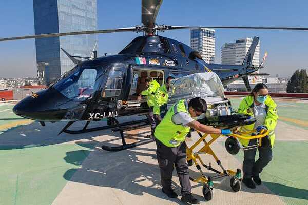 A través de los Servicios de Salud, coordinó con éxito el traslado en ambulancia aérea de un paciente recién nacido, desde Oaxaca