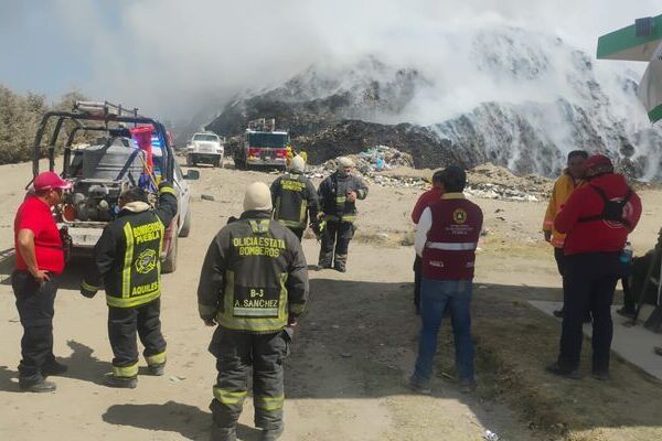 El incendio en el basurero de San José Chiapa se originó debido a una quema de pastizal, informó el titular de Protección Civil