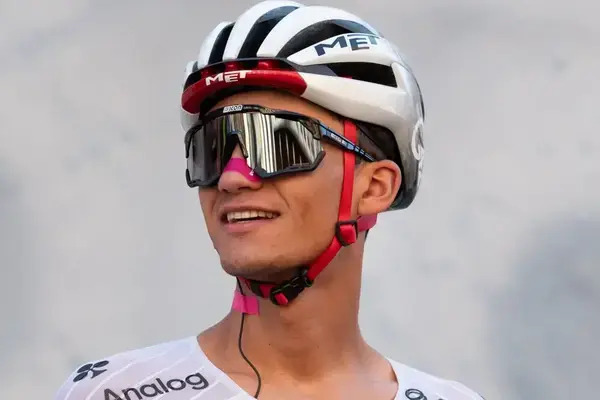 Del Toro se colocó en la segunda posición de la clasificación diaria de la UCI con 6,220 puntos, su compañero Pogacar, se mantiene primero