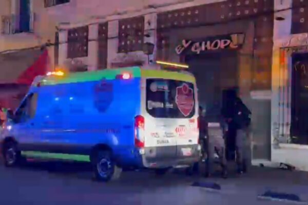Dos personas lesionadas y un detenidos deja riña y balacera en bar del Centro Histórico de Puebla
