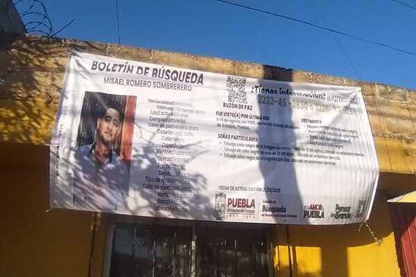 La familia de Misael colocó una ficha de búsqueda en la carretera federal a Tehuacán, en Amozoc para exigir resultados a las autoridades