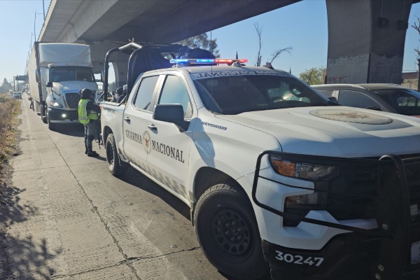En la autopista México-Puebla, elementos de la Guardia Nacional recuperaron un tractocamión poco antes de la incorporación a La María
