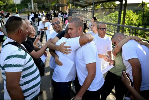 La ONG Foro Penal, que lidera la defensa de presos políticos en Venezuela, indicó que aún quedan 568 de estos detenidos, 52 son extranjeros