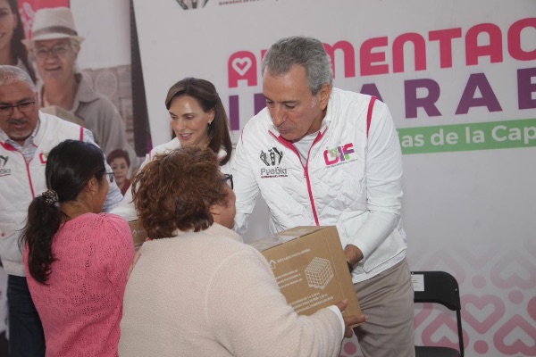 Pepe Chedraui y MariElise Budib encabezaron la entrega de despensas del programa “Alimentación Imparable” a familias de La Margarita