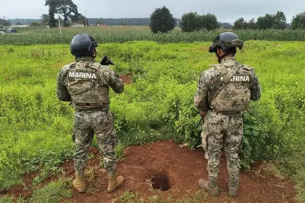 De acuerdo con el reporte de SEMAR, las tomas clandestinas fueron detectadas en recorridos e inspecciones en Huauchinango y Ahuazotepec