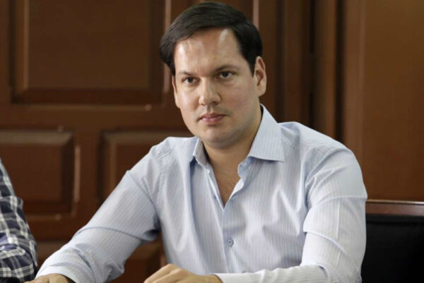 FGE Puebla detiene a exdiputado local y exdirigente del PVEM en el aeropuerto de Huejotzingo