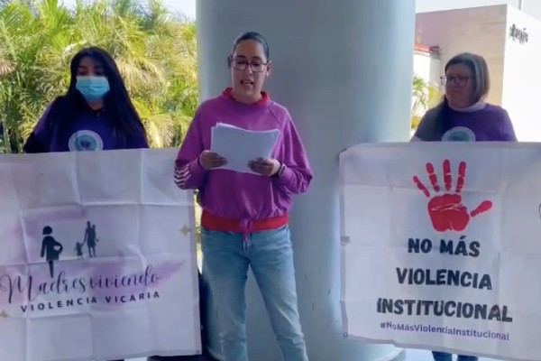 Madre acusa a jueza de Puebla de incurrir en omisiones en la custodia de su hijo de 11 años violentado por el padre