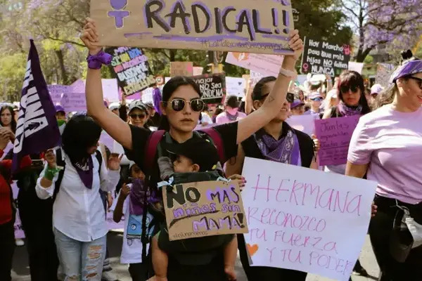 #8M |  En Puebla, convocan a marchar a artistas y madres contra la violencia vicaria