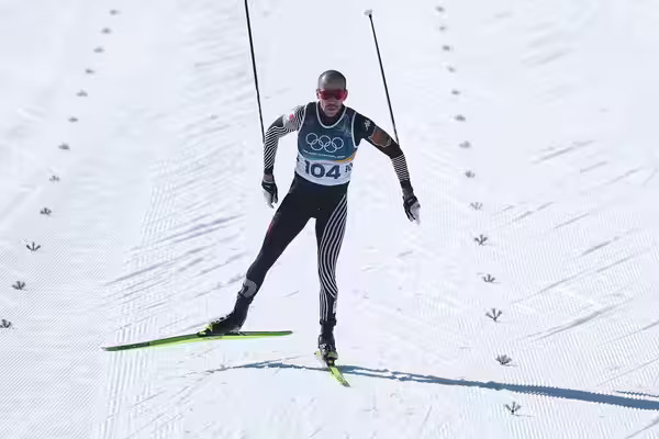 Allan Corona escribió su propia historia en Milano Cortina 2026, el esquiador compitió en la prueba masculina de 10 kilómetros estilo libre