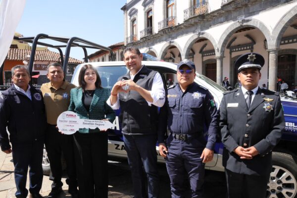 Armenta encabeza la entrega de 18 patrullas pra fortalecer la seguridad en Zacatlán
