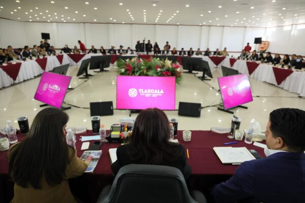 Tlaxcala implementará "Senderos Seguros" para mujeres; tendrán videovigilancia y botones de pánico
