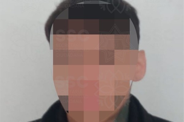 Elementos de la SSC Tlaxcala detienen a un motociclistas armado en Tetlatlahuca