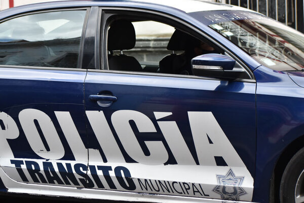 Infracción a taxi termina en desmayo y bloqueo que colapsó vialidades de Tehuacán