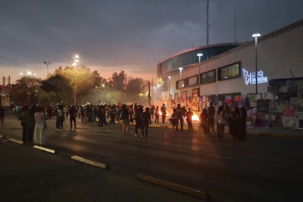 Mediante 11 marchas del 8M en Puebla, el saldo fue de dos inmuebles públicos afectados por iconoclasia, así como cuatro estaciones de RUTA