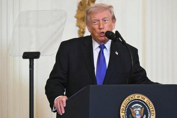 El mensaje llega apenas dos días después de que el propio Trump asegurara que había aceptado dialogar con Irán, en medio de los bombardeos