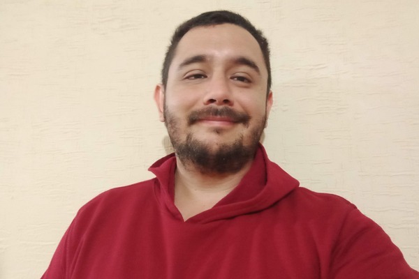 Iván Downham tiene 30 años y enfrenta un diagnóstico de colangiocarcinoma perihiliar, un cáncer poco común que afecta los conductos biliares