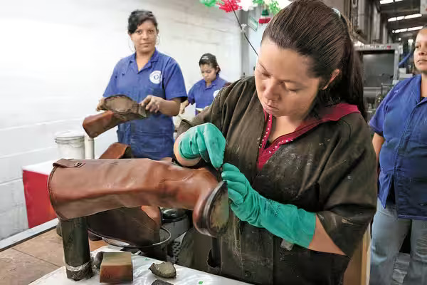 El domingo se conmemoró el Día de la Mujer, y a propósito de ello vale la pena revisar que persisten las desigualdades económicas