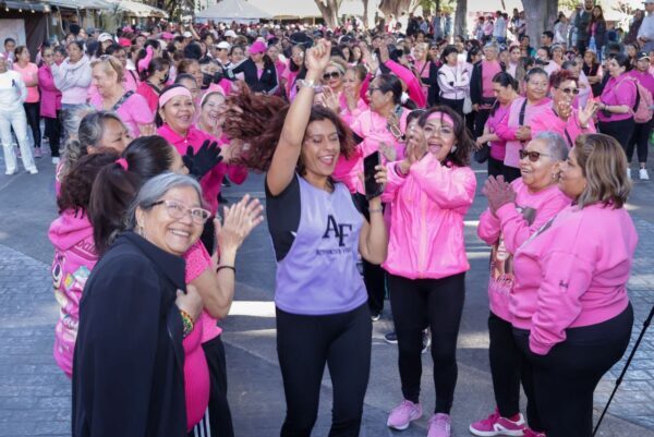 Participan mil mujeres en activación física masiva por el Día de la Mujer