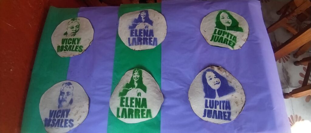 Por el #8M, tres poblanas son homenajeadas con tortillas con su imagen en Taquería Viviana 