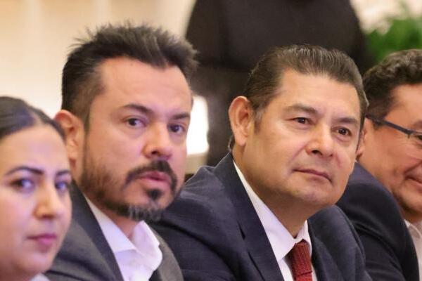 PAN detrás de amparo contra Cablebús y protestas por “falso ecocidio”, asegura Gobierno de Puebla