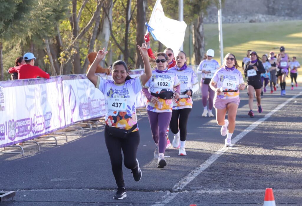 Más de 3 mil corredoras participaron en la Carrera por las “Mujeres y la Igualdad”, en Puebla