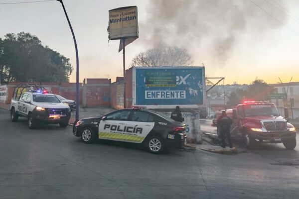 Policía Municipal de Tlaxcala y bomberos sofocan incendio en inmueble en San Hipólito Chimalpa